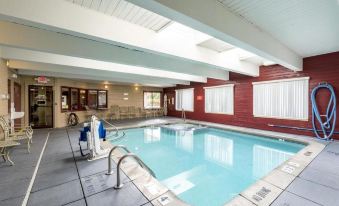 Clarion Hotel & Suites - Housity