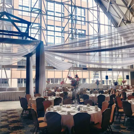 DoubleTree by Hilton St Paul Downtown Отели рядом с достопримечательностью «Музей науки штата Миннесота»