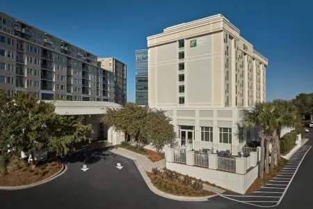 Holiday Inn Express & Suites Charleston Dwtn - Westedge Отели рядом с достопримечательностью «Historic Charleston Foundation»