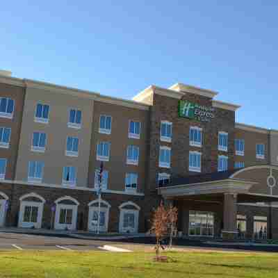 Holiday Inn Express & Suites Albany Hotel Exterior