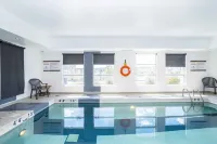 Sandman Signature Prince George Hotel - Pools