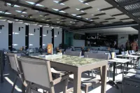 Meliton Inn Hotel & Suites by the Beach - breakfast