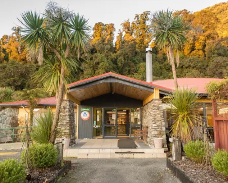 Haka House Franz Josef Hotel di Franz Josef
