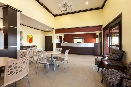 Super 8 by Wyndham Fairfield, TX Отели рядом с достопримечательностью «Фристон Медикал Сентер»