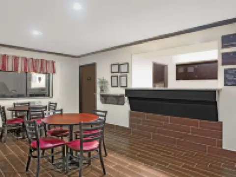 Super 8 by Wyndham Douglas ダグラスのホテル