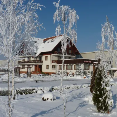 Garden Club - Hotel & Restaurant - Free Outdoor Pool & Parking Hotels near Paradisul Acvatic