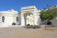 Gulaab Niwaas Palace Отели рядом с достопримечательностью «Atmeshwar Temple»