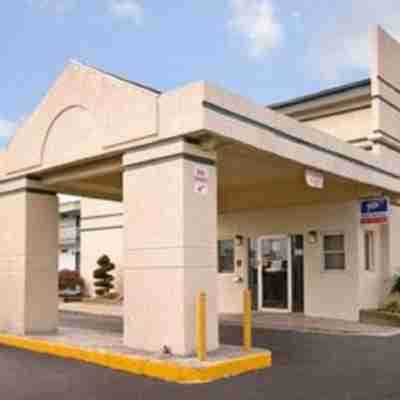 Days Inn by Wyndham Parsippany Hotel Exterior