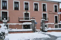 Hostal Restaurante Puerta del Alcázar Hôtels à proximité de : Jardin De Sefarad