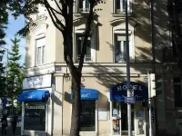 Le Royalty Hotels in Avrillé
