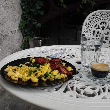 Baroque Hostel & Coworking