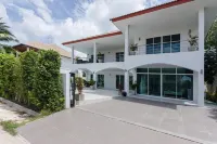 Modern 4 Bedrooms Pool Villa - VY Hotels in 