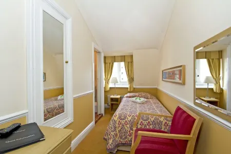 Kingsway Park Hotel at Park Avenue