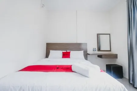 RedDoorz @ Baloi Batam Отели в г. Sekupang