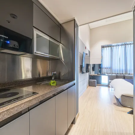R&B Business Hotel