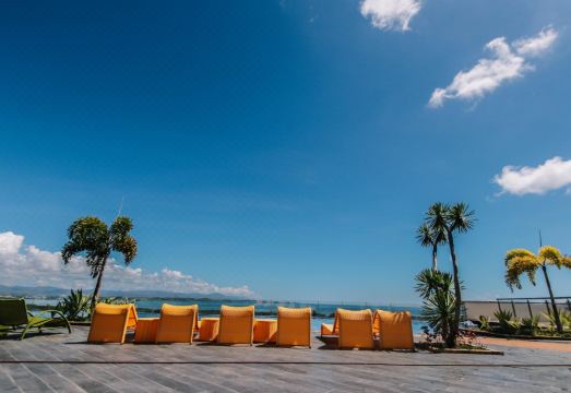 5. C스위트 앳 8..