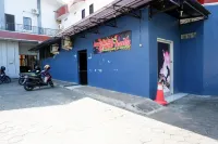 RedDoorz Plus Near Stadion Wijaya Kusuma Hotels in Sidanegara