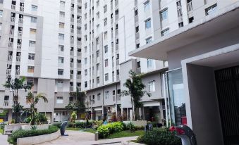 Clean 2Br Green Bay Apartment Near Baywalk Mall Pluit by Travelio