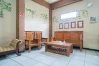 RedDoorz Plus Syariah at Lotus Hotel Bojonegoro