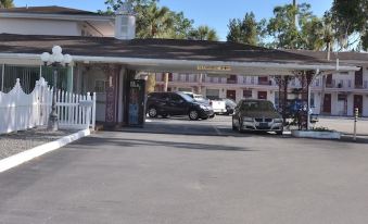 Carriage Inn Motel