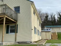 Country Living Patio Apartment in Town Hotel in zona West Virginia Power Baseball