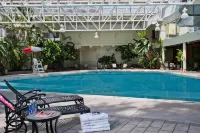 Crowne Plaza LOUISVILLE AIRPORT EXPO CTR by IHG - Pools