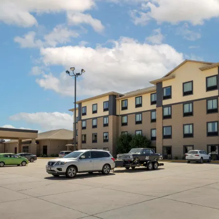 Best Western Plus North Platte Inn Suites