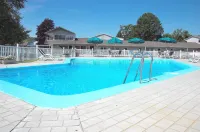 New Englander Inn Bennington - Pools