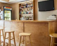 Quality Suites Milwaukee Airport - bar