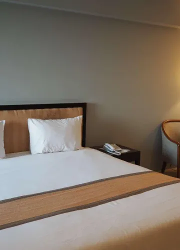 ห้องดีลักซ์ เตียงใหญ่ พร้อมระเบียง