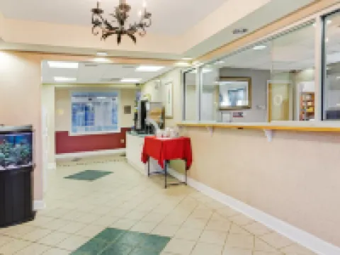 Super 8 by Wyndham Salisbury