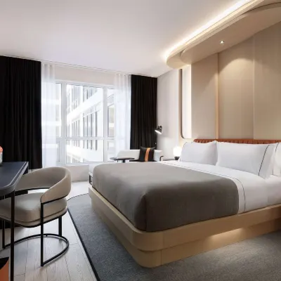 Canopy by Hilton Toronto - Yorkville Hotels near Toronto Public Library