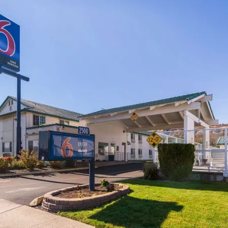 Motel 6 the Dalles, or
