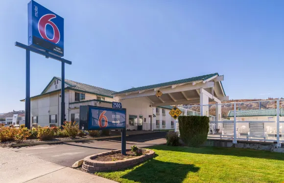 達爾斯6號汽車旅館