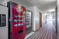 Super 8 by Wyndham Fond du Lac - parking