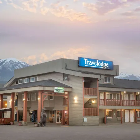 Travelodge by Wyndham Golden Sportsman Lodge