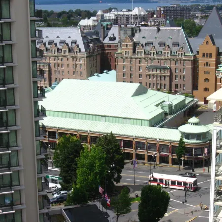 Chateau Victoria Hotel & Suites