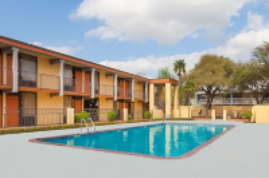 เดย์สอินน์ บายวินด์แฮม อูวาลดี