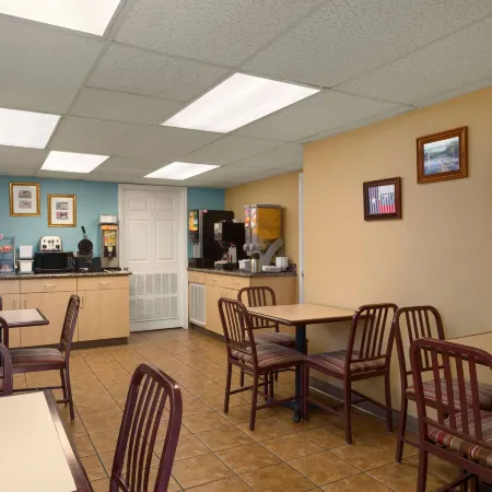 Super 8 by Wyndham Austin Downtown/Capitol Area