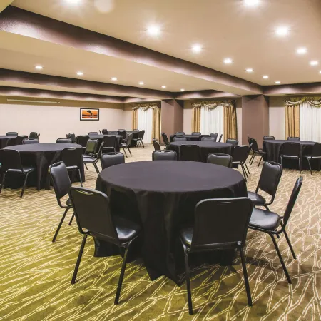 La Quinta Inn & Suites by Wyndham Russellville