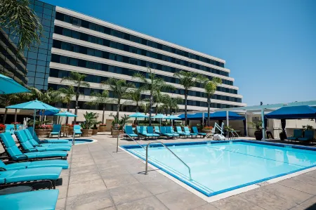 Renaissance Newport Beach Hotel Отели рядом с Аэропорт Джона Вэйна