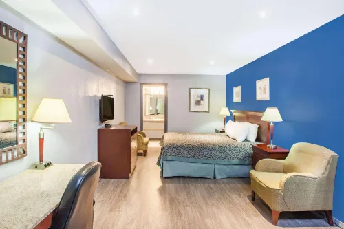 เดย์สอินน์ บายวินด์แฮม แซนแอนโทนิโอ อลาโม/ริเวอร์วอล์ค