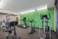La Quinta Inn & Suites by Wyndham Pueblo - Gym