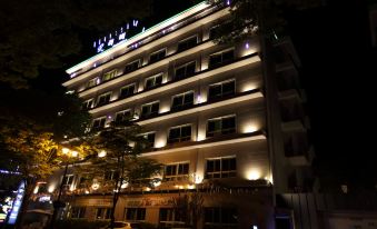 Hotel River