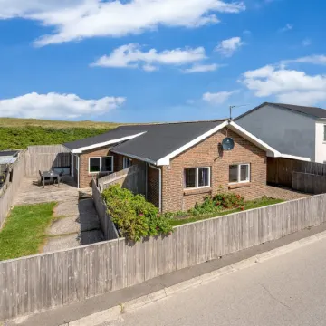 "Heming" - 100m from the Sea