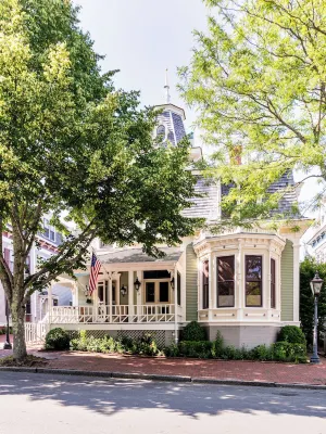 The Swain House at 21 Broad
