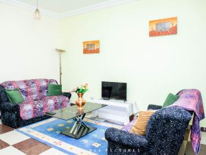 Odza, Modern Apartment, 3 Bedrooms, Private Parking