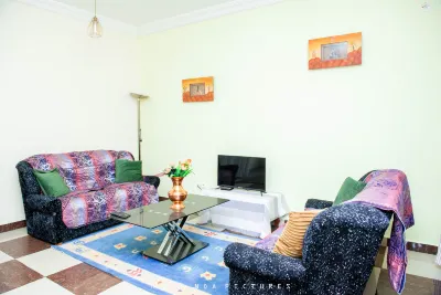 Odza, Modern Apartment, 3 Bedrooms, Private Parking Hotels in 