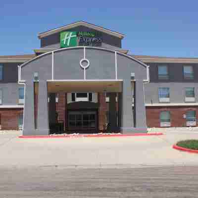 Holiday Inn Express & Suites Shamrock North Hotel Exterior