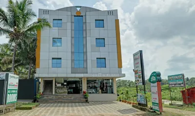 Treebo Green Land Kushalnagar, 300 M from Nisargadhama Forest Hotels in Baichanalli